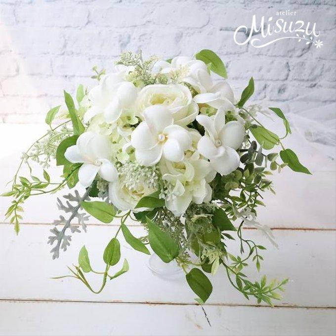 可愛いプルメリアのクラッチブーケ パール ハワイ 海外挙式 ビーチ