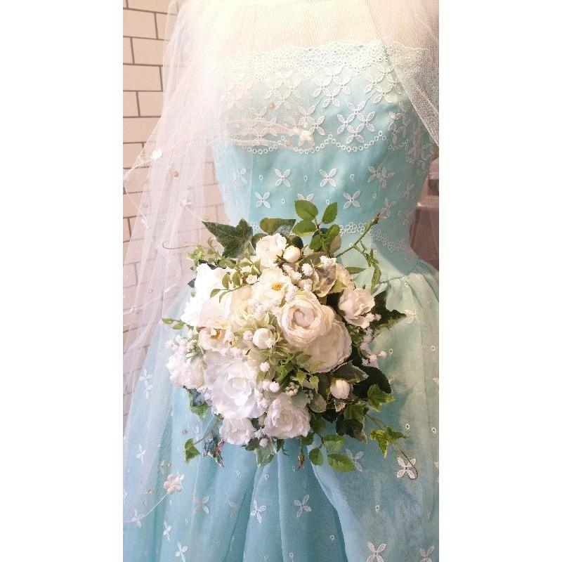 【2点セット】ホワイトブーケ、ブートニア ウエディング カスミソウ、バラ ブーケ・ブートニアセット 草花系ラウンドブーケ ホワイト