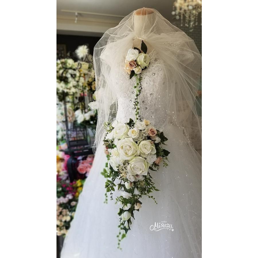 ロイヤルローズのキャスケードブーケ ホワイト ナチュラル 洗練 前撮り