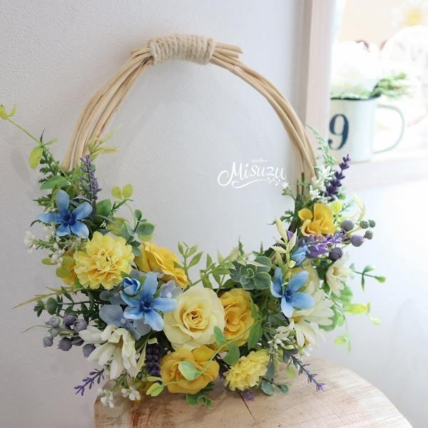 Misuzu053 ナチュラルグリーン 大人可愛いハーフムーン リースブーケ 水色ｘイエロー Wreath053 花とブーケのアトリエ美鈴ヤフー店 通販 Yahoo ショッピング