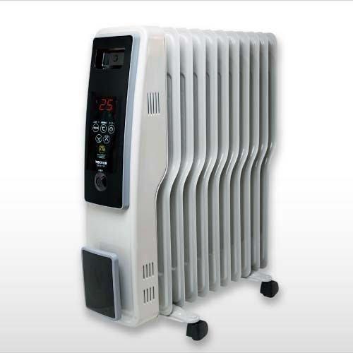 ホワイトオイルヒーター デジタル表示付き　美品 オイルヒーター ホワイト デジタル表示 デロンギ オイルヒーター