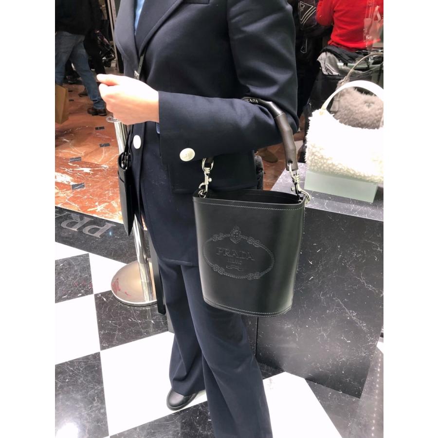 PRADA プラダ タンブール ウッドハンドル レザーバケットバッグ