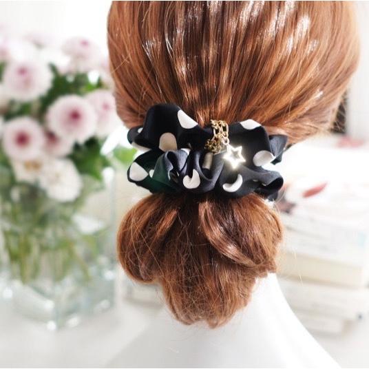 シュシュ ヘアゴム ヘアアクセサリー ドット 水玉 星チャーム