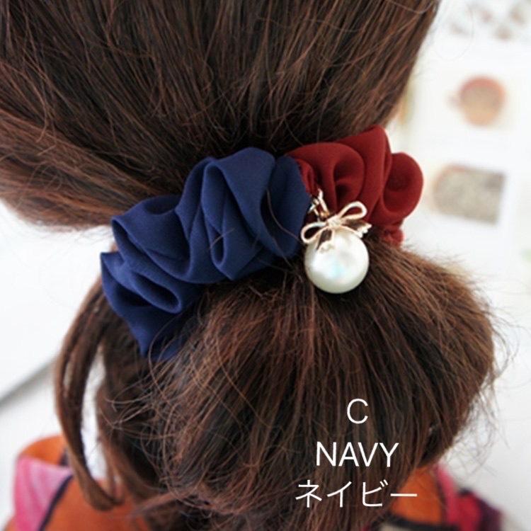 シュシュ ヘアゴム ヘアアクセサリー パールリボンのチャーム パステル