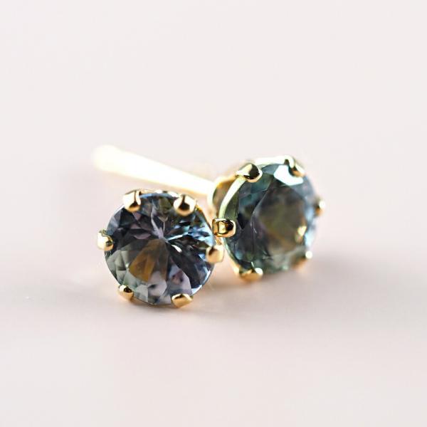 ピアス 18金 k18 K18 カラーストーン カラーゾイサイト ゾイサイト 六本爪 虹色 大粒5mm ブルー グラデーション 希少石 おしゃれ キレイ シンプル |  | 01