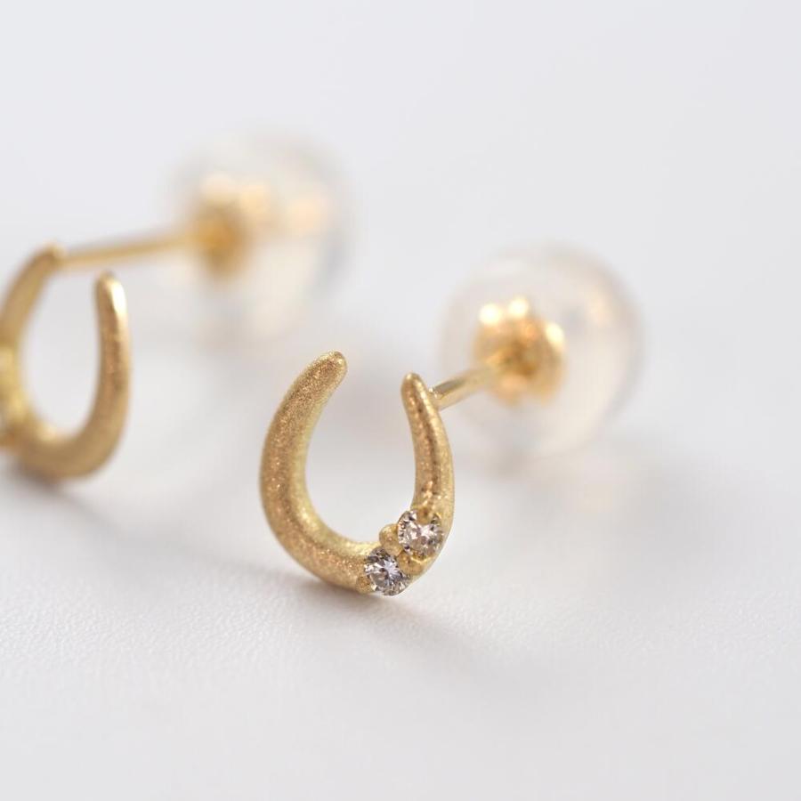 18金 ピアス 18k 18金ピアス  k18 馬蹄 ダイヤ ホースシュー レディース 艶消し |  | 01
