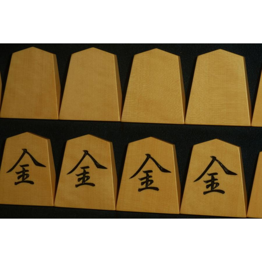 将棋駒 小楠作 菱湖 彫駒 : 三輪碁盤店 - 通販 - Yahoo!ショッピング