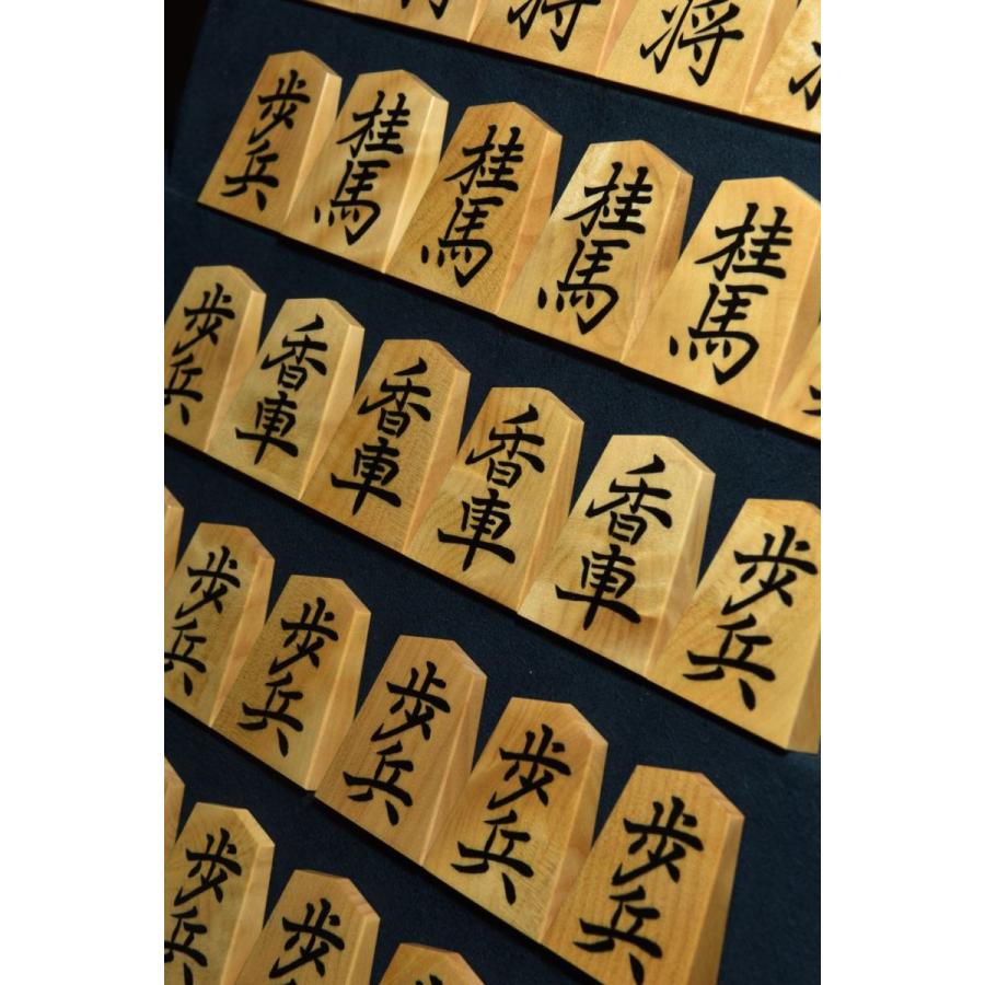 【新登場】 将棋駒　竹風作　根杢極上　彫埋　菱湖 【TMF1894875410】(67760円)