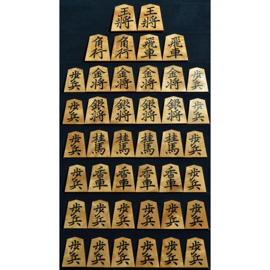 【新登場】 将棋駒　竹風作　根杢極上　彫埋　菱湖 【TMF1894875410】(67760円)