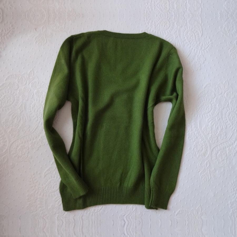 良質カシミヤVネックセーター、上品なモスグリーン系 : 三和軒 - 通販