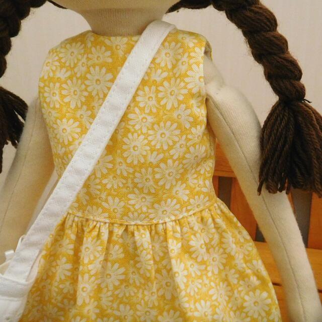 手作り 布製 着せ替え 人形 布人形 黄色の花柄ワンピース 女の子