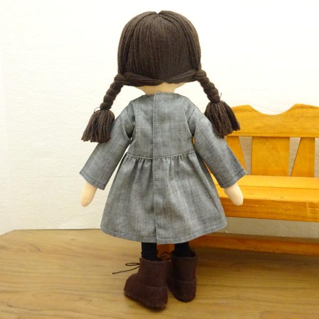 手作り 着せ替え 人形 ピンタック ワンピース チェック ストール 女の子 28cmサイズ_6