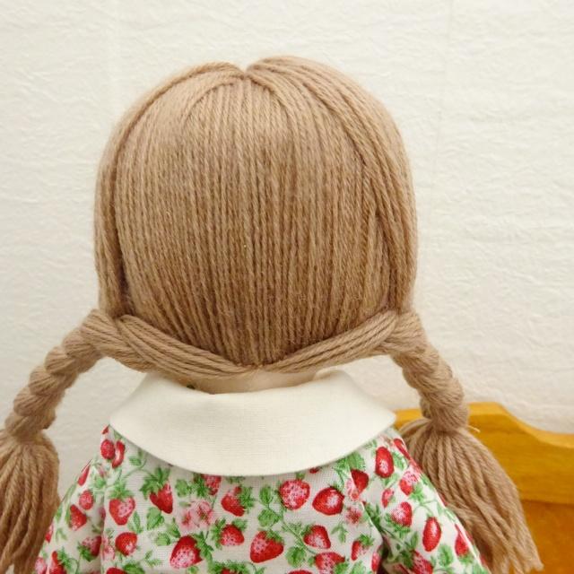 手作り 布製 着せ替え 人形 いちご柄 ワンピース エプロンドレス 三角