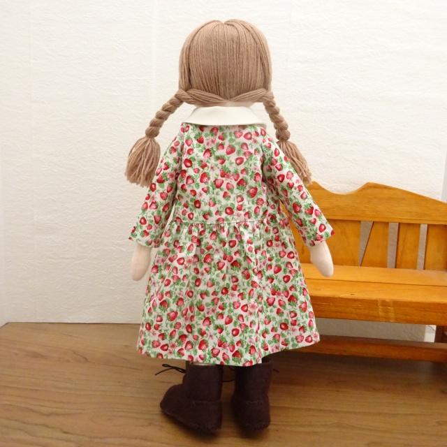 手作り 布製 着せ替え 人形 いちご柄 ワンピース エプロンドレス 三角
