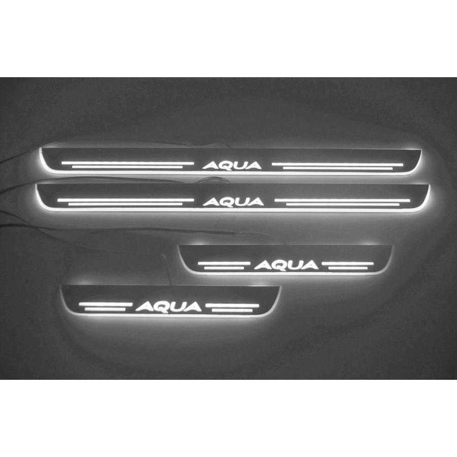 AQUA（アクア）LED 流れるスカッフプレート 白/ホワイト発光 内装
