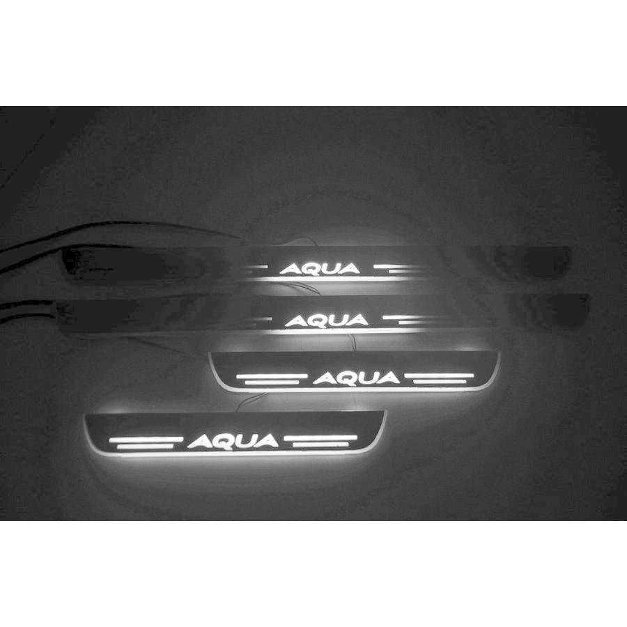 AQUA（アクア）LED 流れるスカッフプレート 白/ホワイト発光 内装