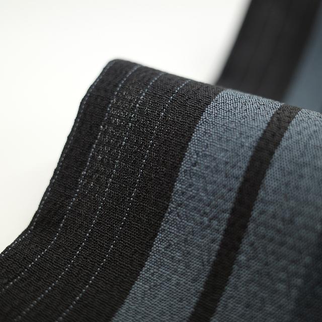 塩沢絣 単衣 着物 伝統工芸品 正絹 黒 グレー 縞 春 秋 新古品 仕立て 