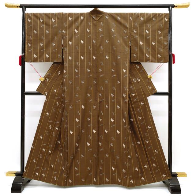 本場琉球かすり 紬 袷 着物 沖縄県 手織り こげ茶 縞 琉球絣 本場琉球かすり 紬 袷 着物 沖縄県 手織り こげ茶 縞 琉球絣