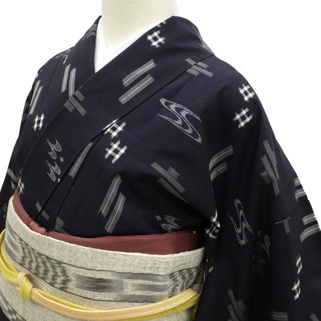 本場琉球かすり 紬 袷 着物 沖縄県 黒紺地 琉球絣 平紬 本場琉球かすり 紬 袷 着物 沖縄県 黒紺地 琉球絣 平紬