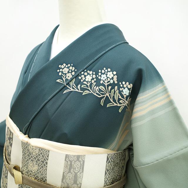 訪問着 袷 着物 十日町友禅 あらい義風 作 くすみ青緑 草花 縞 訪問着 袷 着物 十日町友禅 あらい義風 作 くすみ青緑 草花 縞
