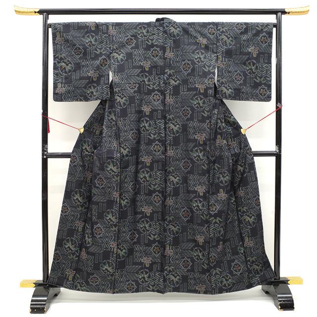 本場大島紬 袷 着物 織絣 横双 手織り 正絹 黒 花 笹 色紙文様 本場大島紬 袷 着物 織絣 横双 手織り 正絹 黒 花 笹 色紙文様