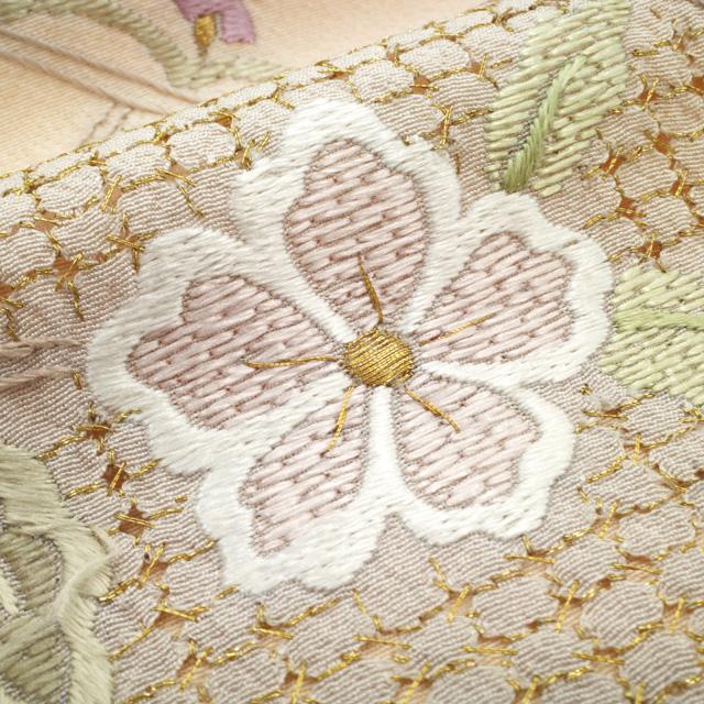 訪問着 着物 正絹 袷 汕頭刺繍 スワトウ 淡ピーチ色 菊 草花 訪問着 着物 正絹 袷 汕頭刺繍 スワトウ 淡ピーチ色 菊 草花