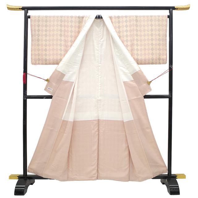 小花が可愛いピンクの小紋 小紋 着物 未使用 正絹 袷 シェルピンク 菱 刺繍 トランプ