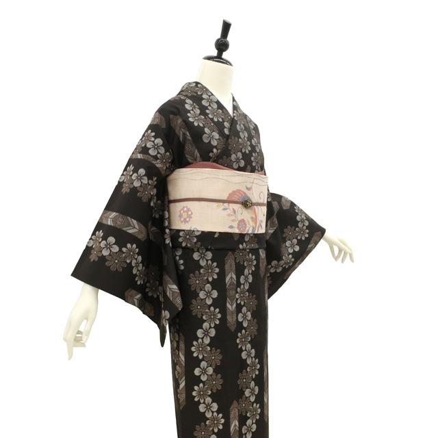 本場奄美大島紬 着物 リサイクル 正絹 単衣 大島紬美術館 織絣 こげ茶 花 中古 仕立て上がり 身丈158 裄丈65.5 Ｍサイズ みやがわ sb17100 本場奄美大島紬 着物 リサイクル 正絹 単衣 大島紬美術館 織絣 こげ茶