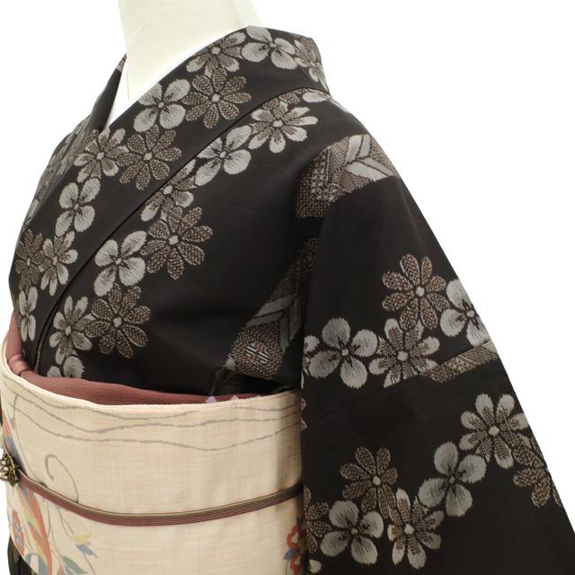 本場奄美大島紬 着物 リサイクル 正絹 単衣 大島紬美術館 織絣 こげ茶 花 中古 仕立て上がり 身丈158 裄丈65.5 Ｍサイズ みやがわ sb17100 本場奄美大島紬 着物 リサイクル 正絹 単衣 大島紬美術館 織絣 こげ茶