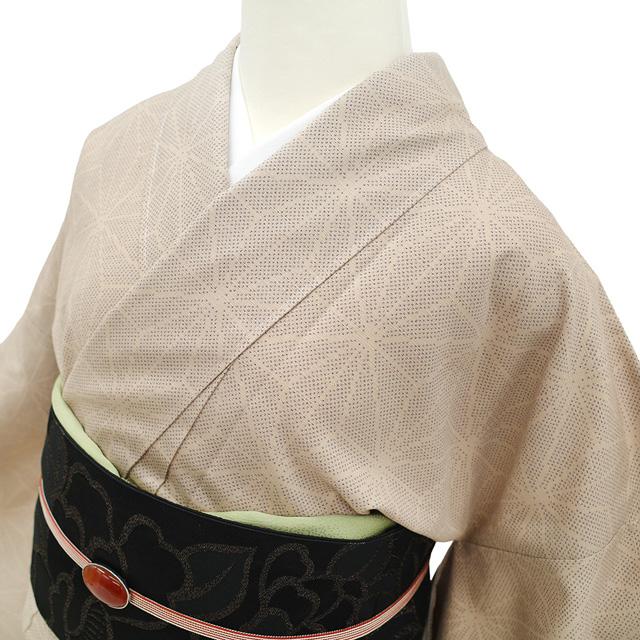 十日町 紬 着物 正絹 袷 薄茶ベージュ 麻の葉 カジュアル 春 秋 冬 新古品 仕立て上がり 身丈165.5 裄丈70.5 Ｌサイズ みやがわ sb17110 十日町 紬 着物 正絹 袷 薄茶ベージュ 麻の葉 カジュアル 春 秋 冬