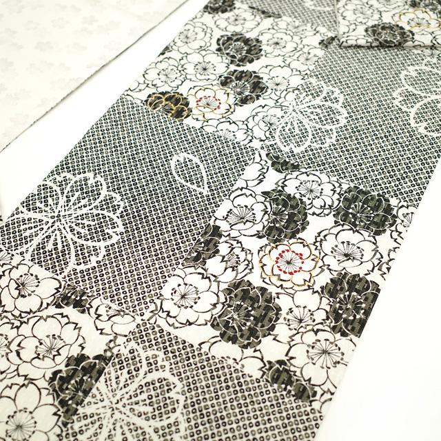 袋帯 正絹 染め帯 金駒刺繍 銀通し 白 黒 モノトーン 市松 桜 鹿の子