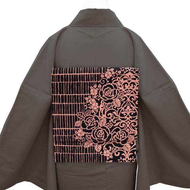 袋帯 上質 正絹 黒 × コーラルピンク 薔薇 バラ ローズ 花 金糸 エレガントなデザイン カジュアル 中古 仕立て上がり みやがわ sb51768 袋帯 上質 正絹 黒 × コーラルピンク 薔薇 バラ ローズ 花 金糸