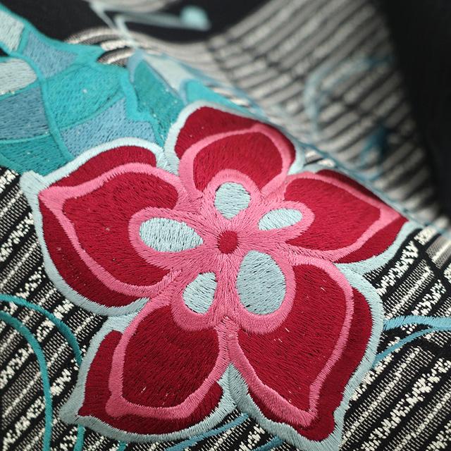 名古屋帯 未使用 正絹 九寸 刺繍 金銀糸 黒 グレー 洋花 花 おしゃれ 