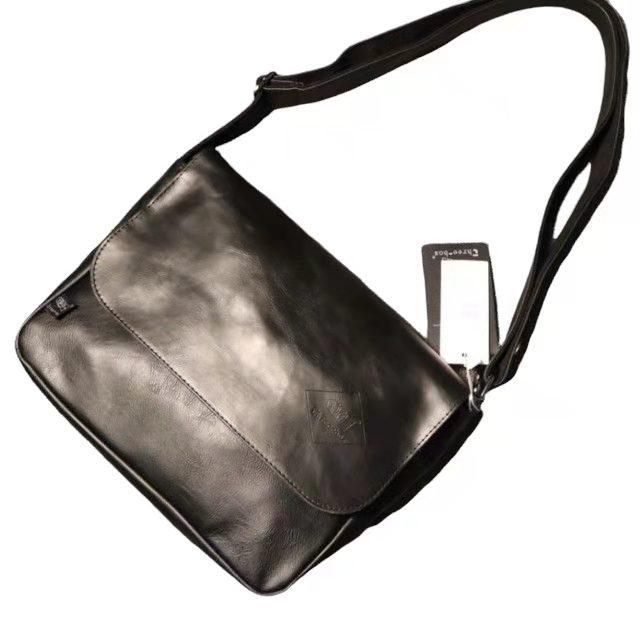 ショルダーバッグ メンズ PUレザー 蓋つき 薄型 おしゃれ 3色 ブラウン