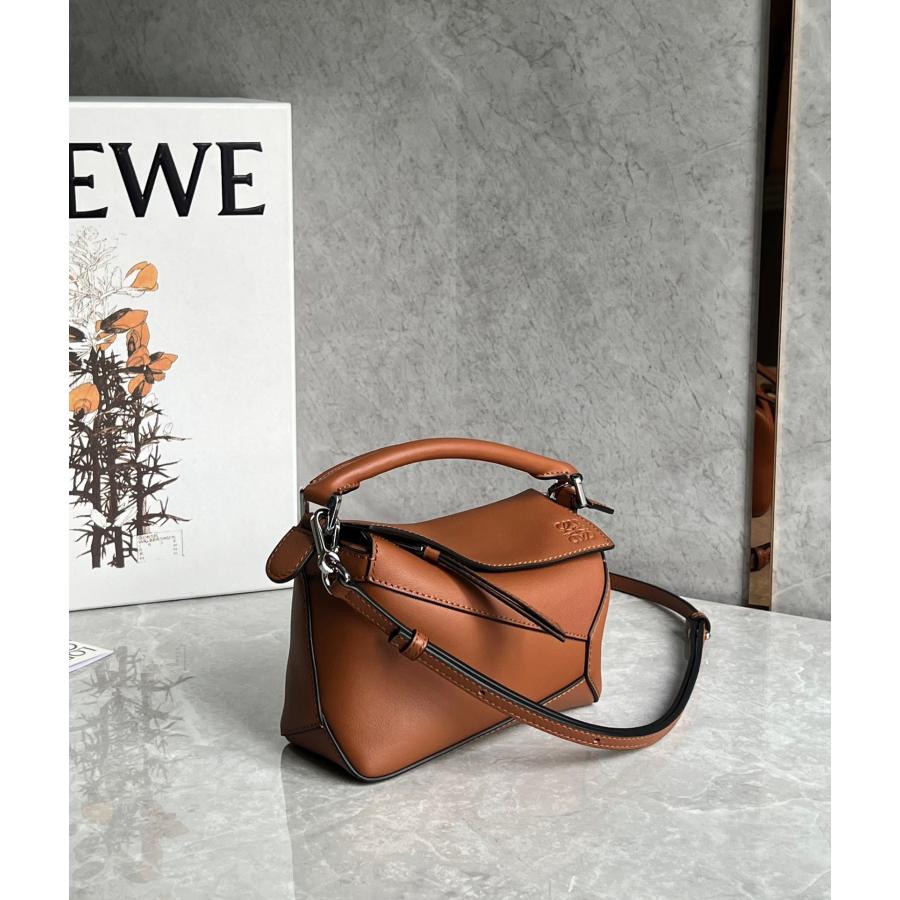 LOEWE ロエベ loewe レザー ショルダーバッグ 大人気 トート LOEWE ロエベ loewe レザー ショルダーバッグ 大人気 トート