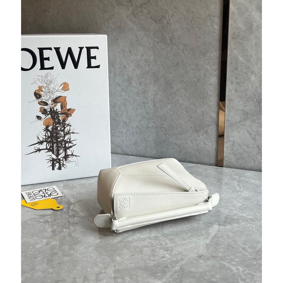 LOEWE ロエベ loewe レザー ショルダーバッグ 大人気 トートバッグ 2WAY ハンドバッグ パズル ミニ PUZZLE 新品 パズルバッグ ブランド レディース バッグ｜miyukigahara-store｜05