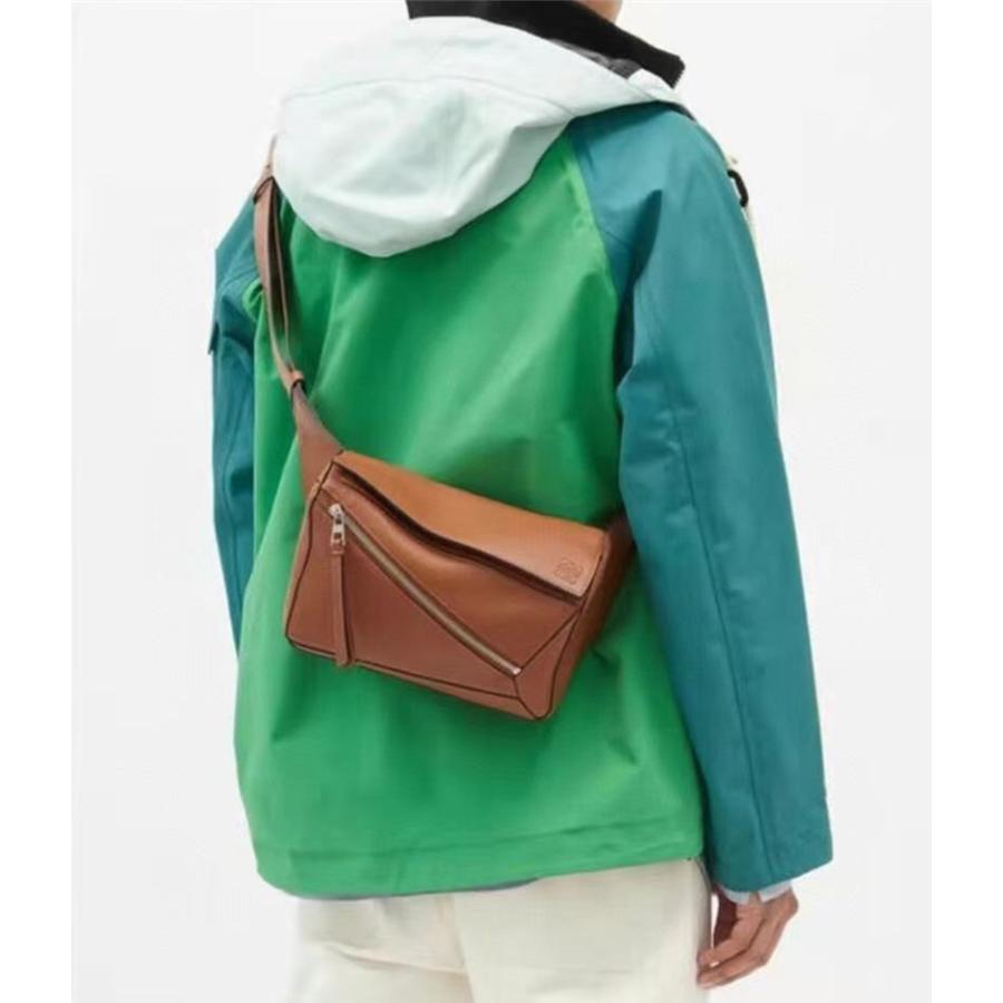 LOEWE ロエベ ボディバッグ メンズ loewe PUZZLE SMALL BUMBAG LOEWE ロエベ ボディバッグ メンズ loewe PUZZLE SMALL BUMBAG