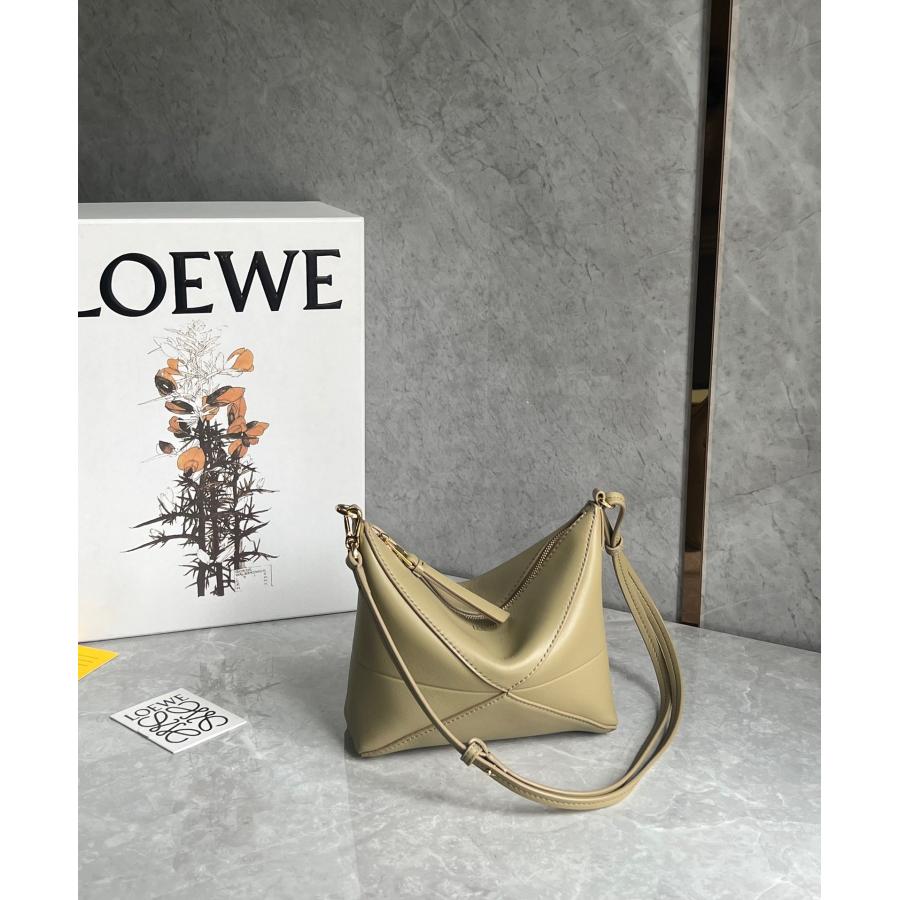 LOEWE ロエベ loewe パズルフォルド ポーチ(シャイニーナパ LOEWE ロエベ loewe パズルフォルド ポーチ(シャイニーナパ