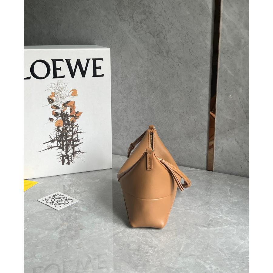 LOEWE ロエベ loewe パズルフォルド ポーチ(シャイニーナパ LOEWE ロエベ loewe パズルフォルド ポーチ(シャイニーナパ
