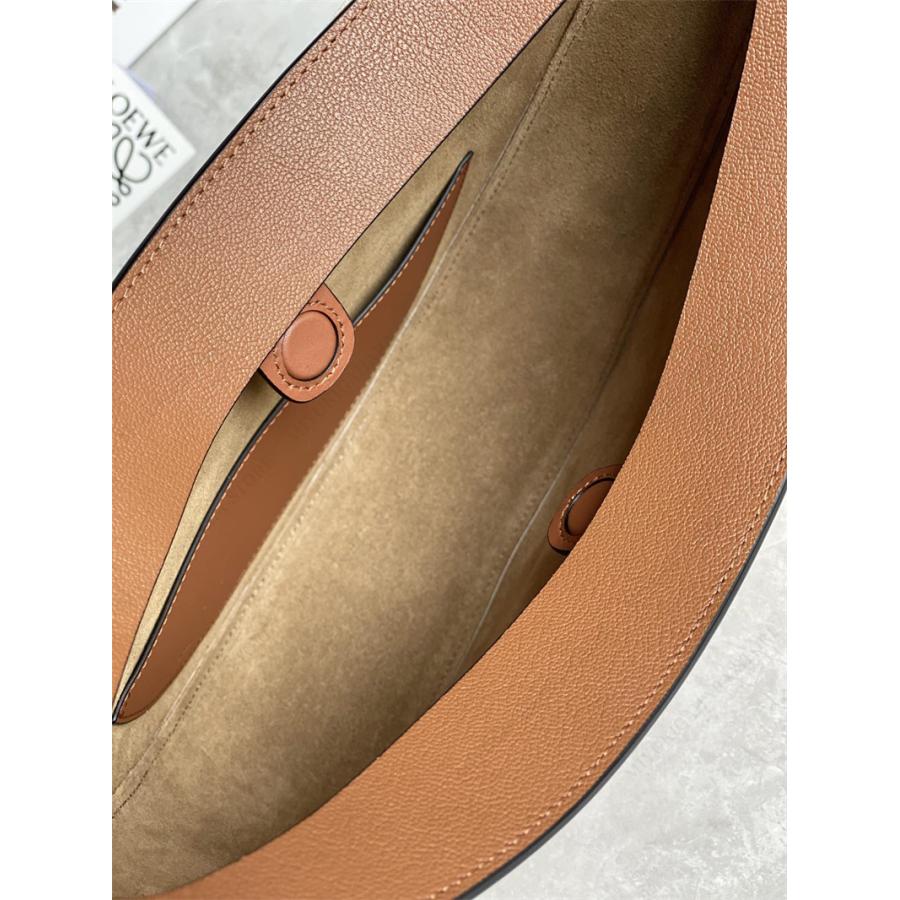 LOEWE ロエベ ホーボーバッグ LUNA ルナ レザー ショルダー LOEWE ロエベ ホーボーバッグ LUNA ルナ レザー ショルダー