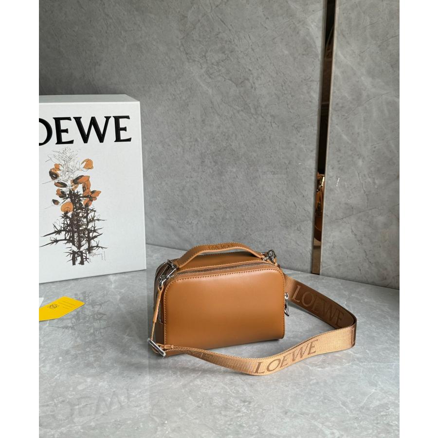 LOEWE 大人気 ロエベ loewe カメラ クロスボディバッグ ミニ LOEWE 大人気 ロエベ loewe カメラ クロスボディバッグ ミニ
