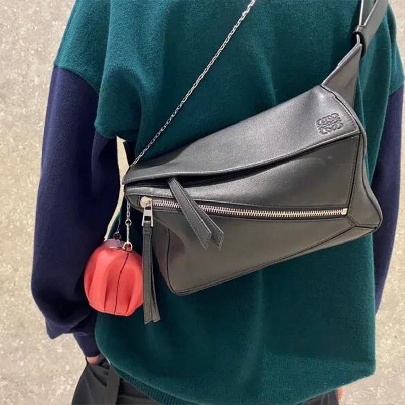 LOEWE ロエベ loewe ボディバッグ メンズ PUZZLE SMALL BUMBAG レディースバッグ パズル バムバッグ スモール ベルトバッグ レザー クロスボディ 鞄｜miyukigahara-store｜02