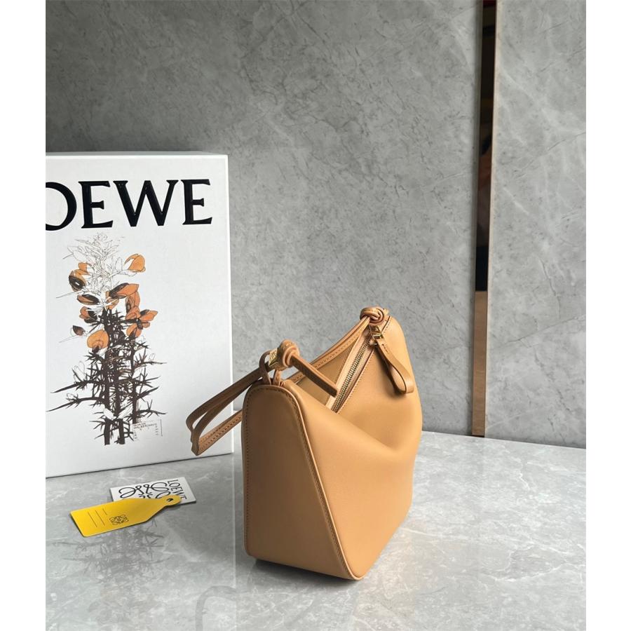 LOEWE ロエベ ハンモック ホーボー ミニ Hammock Hobo bag 3WAY LOEWE ロエベ ハンモック ホーボー ミニ Hammock Hobo bag 3WAY