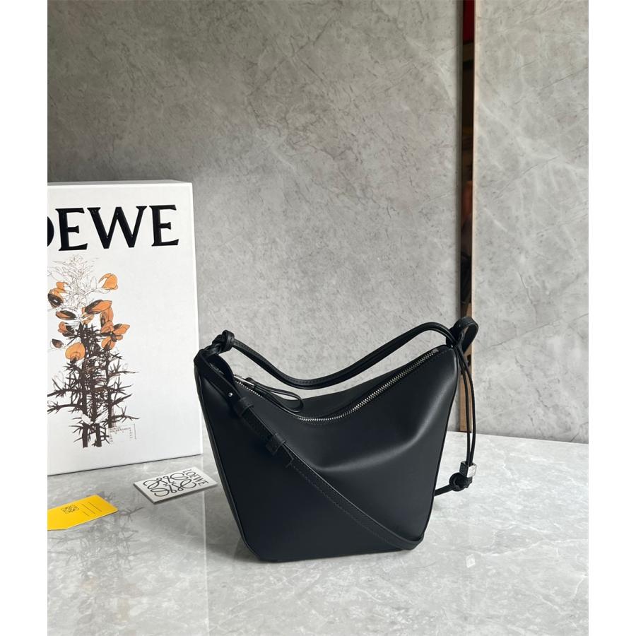 LOEWE ロエベ ハンモック ホーボー ミニ Hammock Hobo bag ３WAY 新品 クラシックカーフ ブランド レディース バッグ 通勤 プレゼント 2024新作｜miyukigahara-store｜15