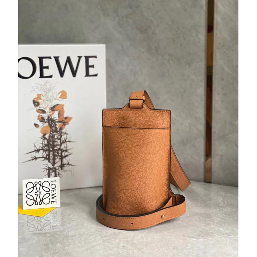 LOEWE ロエベ クロスボディバッグ メンズ バーティカル Tポケット レザー ショルダーバッグ アナグラム 鞄【並行輸入品】｜miyukigahara-store｜18