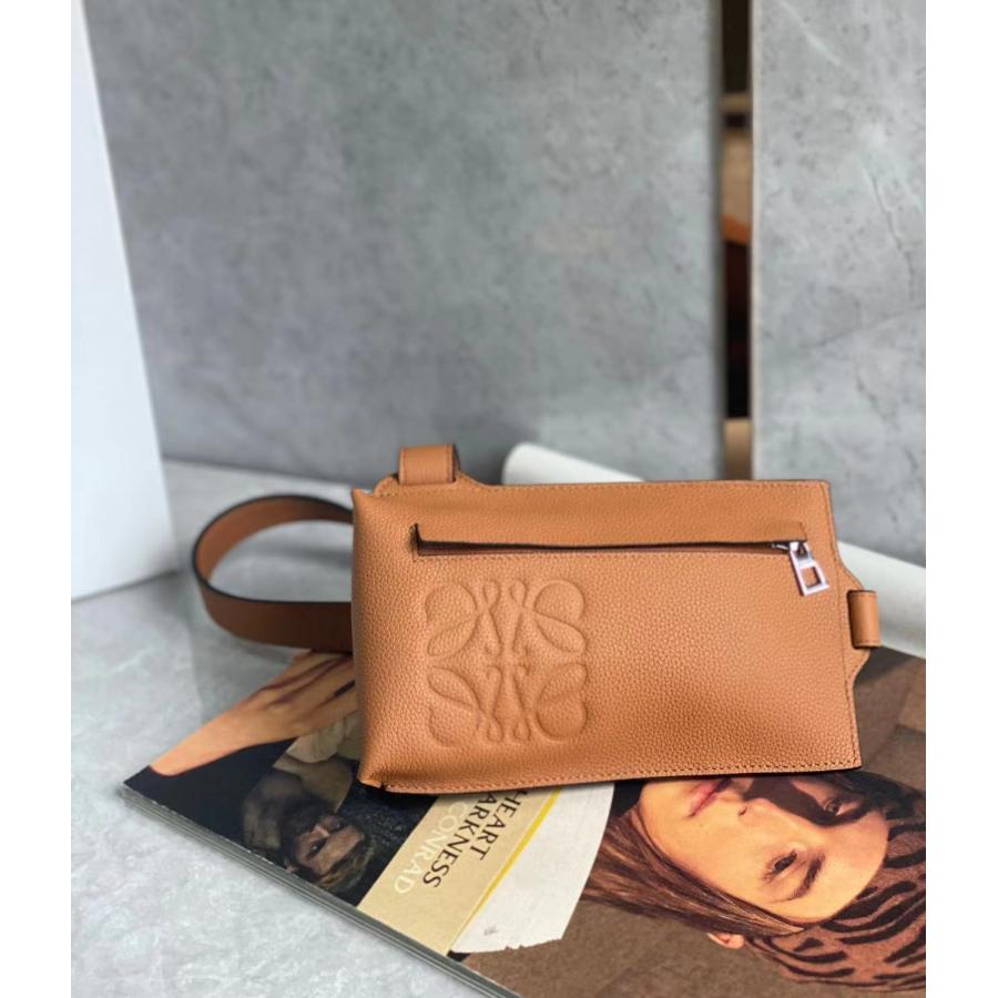 LOEWE ロエベ クロスボディバッグ メンズ バーティカル T LOEWE ロエベ クロスボディバッグ メンズ バーティカル T
