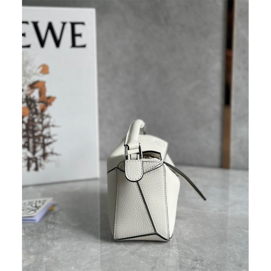 LOEWE ロエベ loewe レザー ショルダーバッグ 大人気 トートバッグ 2WAY ハンドバッグ パズル ミニ PUZZLE 新品 パズルバッグ ブランド レディース バッグ｜miyukigahara-store｜06