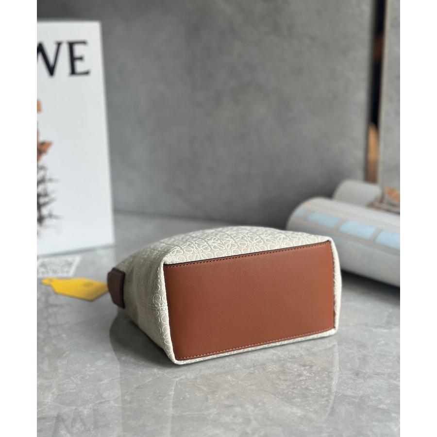 LOEWE ロエベ loewe レザー ハンドバッグ セール キュービィ LOEWE ロエベ loewe レザー ハンドバッグ セール キュービィ