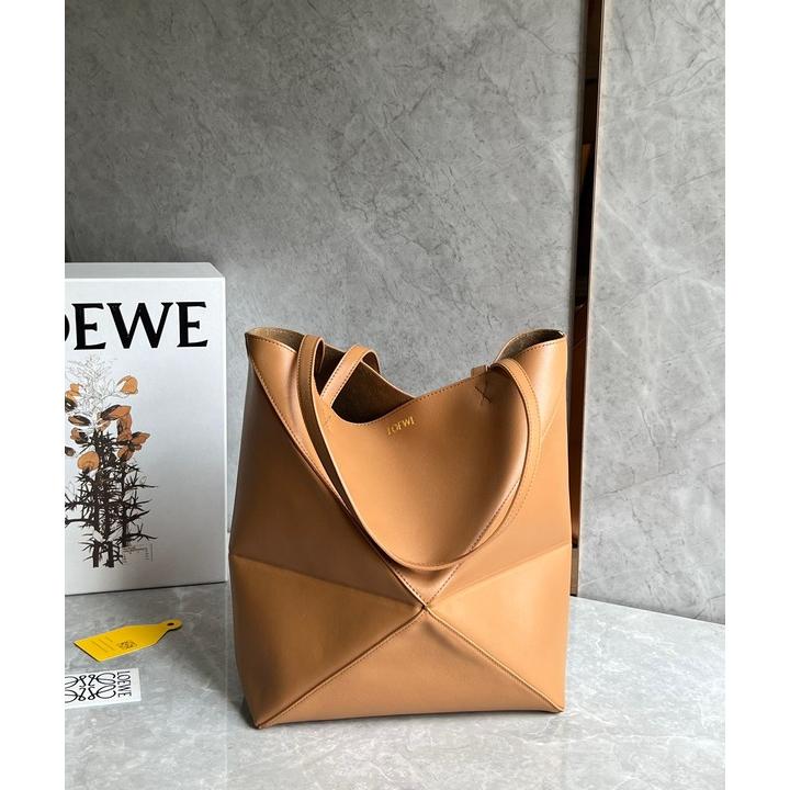 大人気 LOEWE ロエベ loewe パズルフォルド トート ミディアム（シャイニーカーフ）puzzle fold bag ブランド レディース バッグ 2024新作｜miyukigahara-store｜03