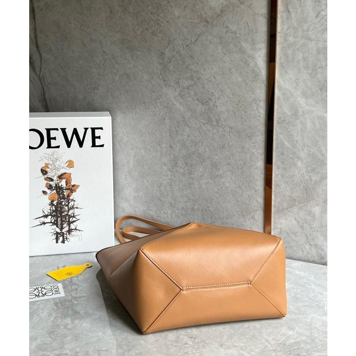 大人気 LOEWE ロエベ loewe パズルフォルド トート ミディアム（シャイニーカーフ）puzzle fold bag ブランド レディース バッグ 2024新作｜miyukigahara-store｜04